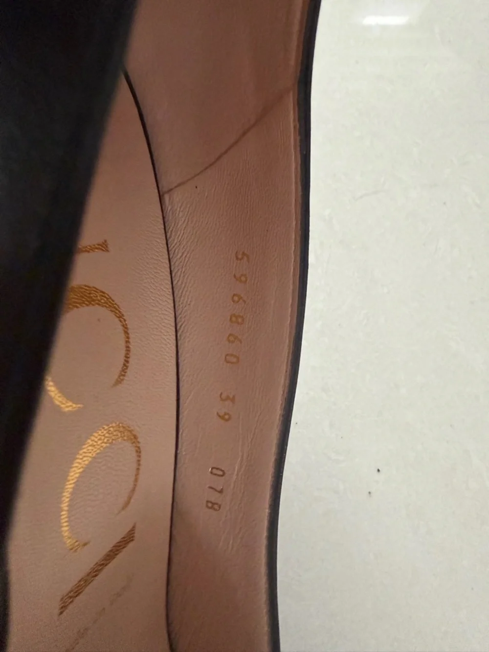 Gucci Black Leather Pointed Toe Pumps with Gold GG Hardware - Picture 4 of 13